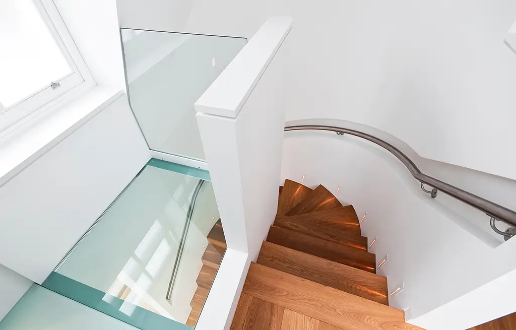 dalles de sol, verre, escalier, aménagement intérieur et extérieur