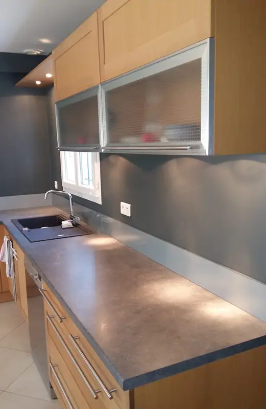 crédence en verre gris sur mesure pour cuisine moderne architecte paca