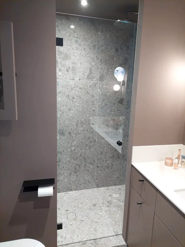 porte de douche sur mesure en verre