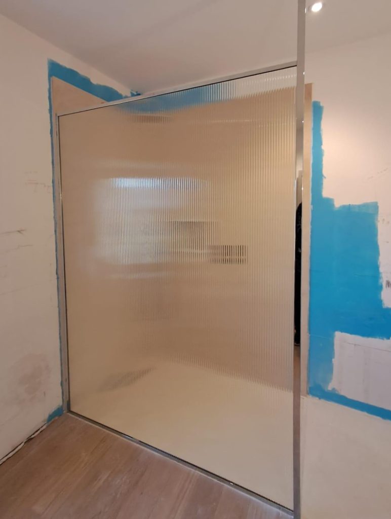 paroi de douche en verre de type flute