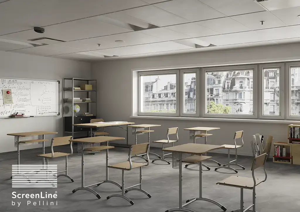 Store intégrés sur mesure dans des petites fenêtres d'une salle de classe