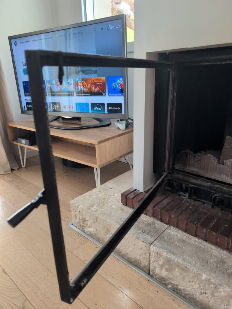 Remplacement d'une vitre d'insert de cheminée à Châteauneuf de Gadagne