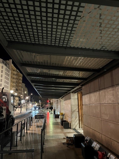 Remplacement d'un verre de toiture à la gare Marseille Saint Charles